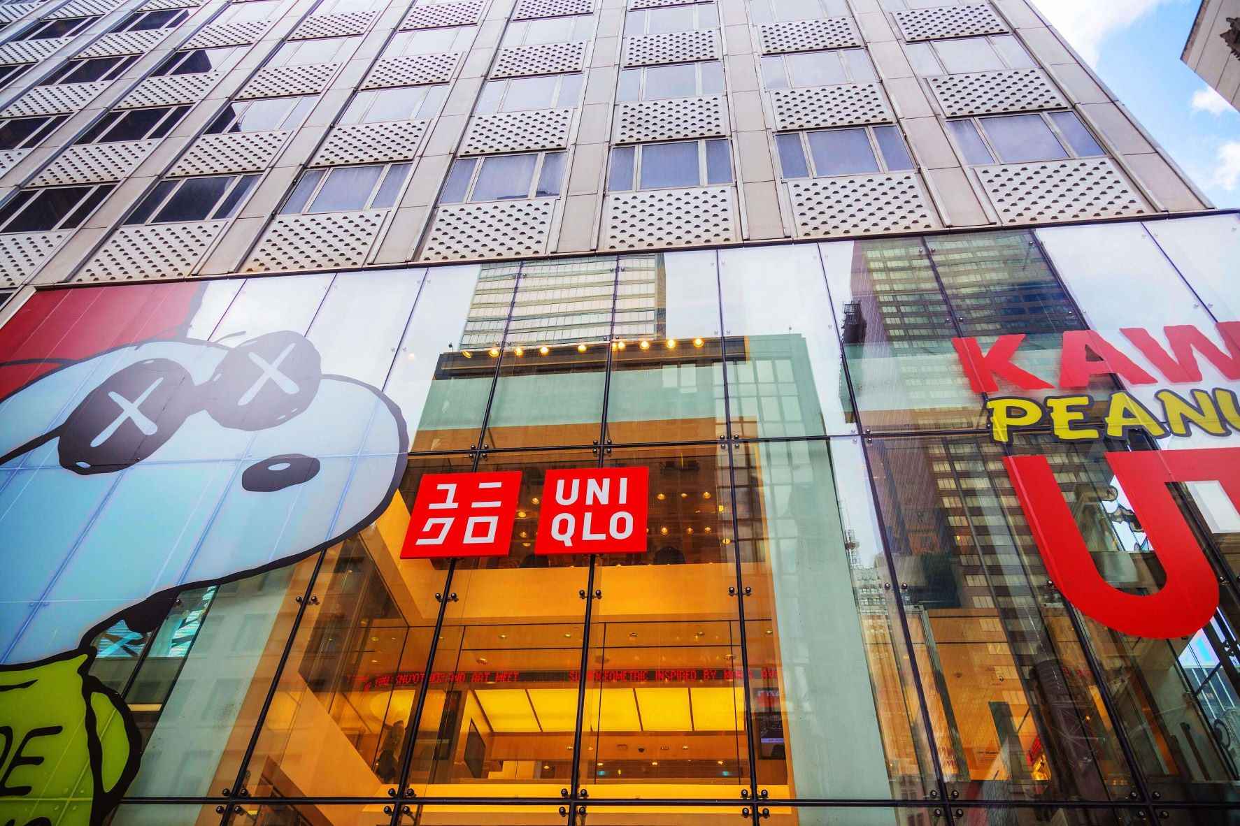 FRAME  Uniqlo 5th Avenue gets a graphic grand statement