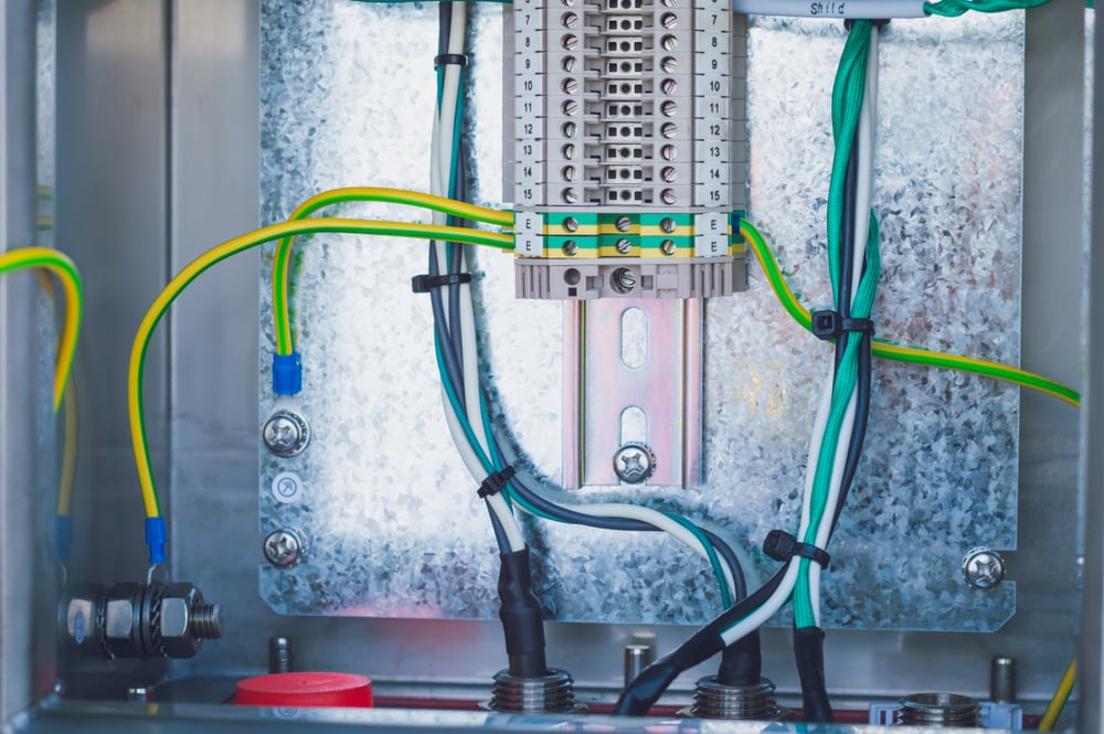 Difference Between Neutral and Grounding Conductors in Electrical